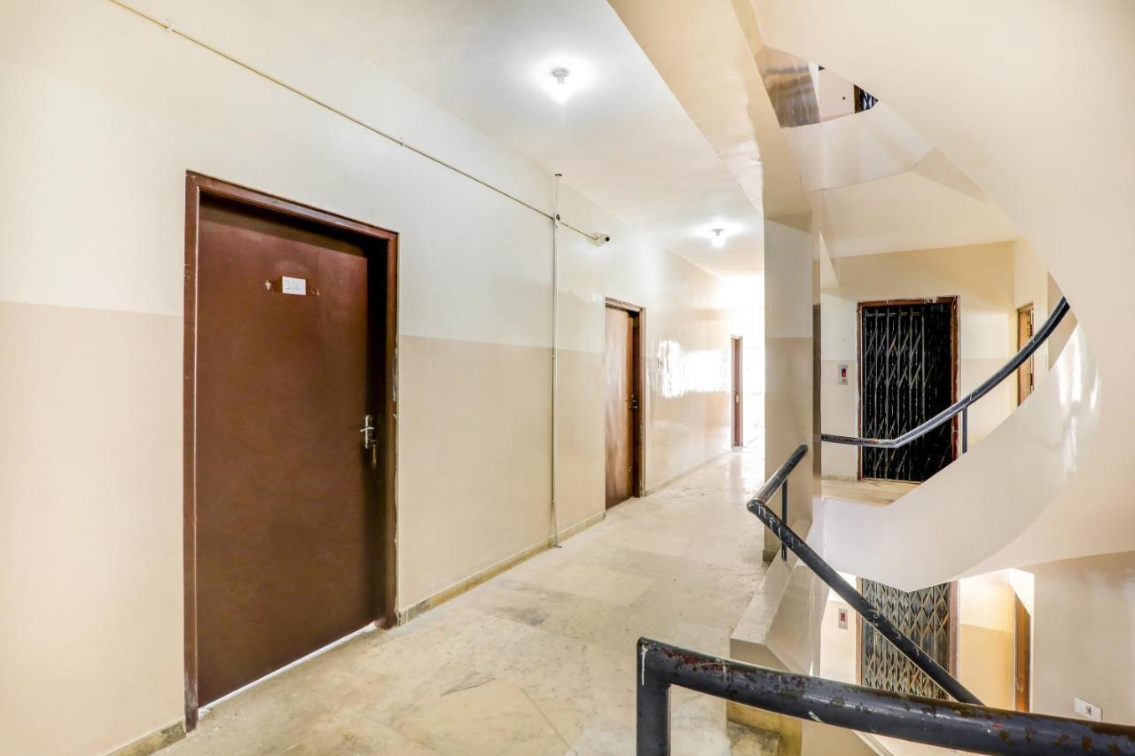 Oyo 61247 Hotel Vijayalakshmi Tiruppur Buitenkant foto